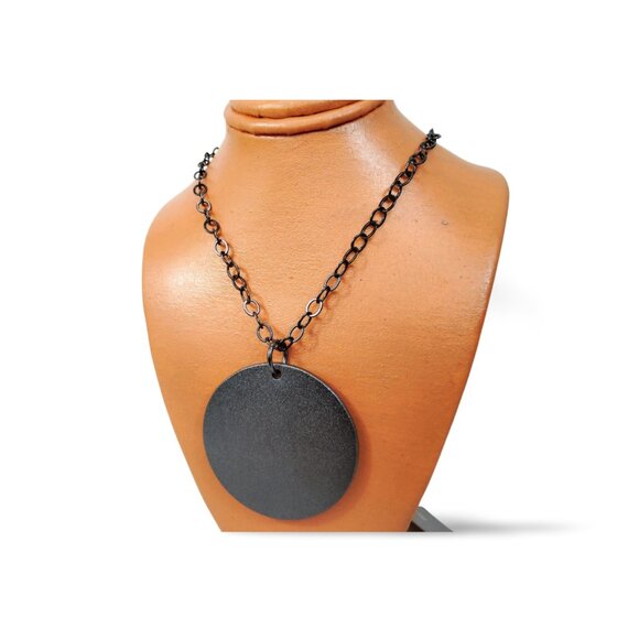 Bold Nordstrom Gunmetal Tone Heavy 2" Round Disc Pendant Necklace JW1537 - Picture 5 of 5